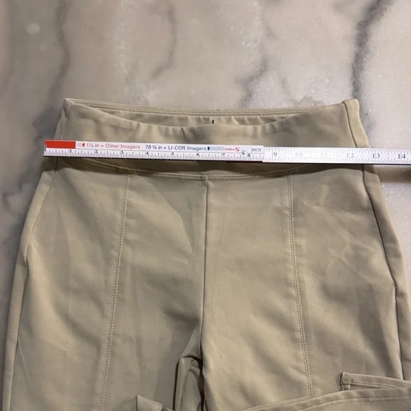 ALO Airbrush Flutter Leggings - Cream/Tan - Picture 6 of 9